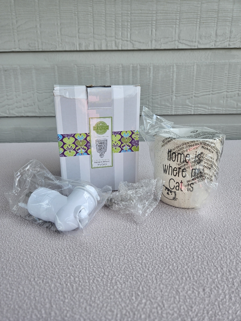 Scentsy Home Is Where My Cat Is Wall Plug-in Warmer Wax Melter White